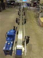 Пластинчатый конвейер с боковым столом Пластинчатый конвейер с боковым столом
